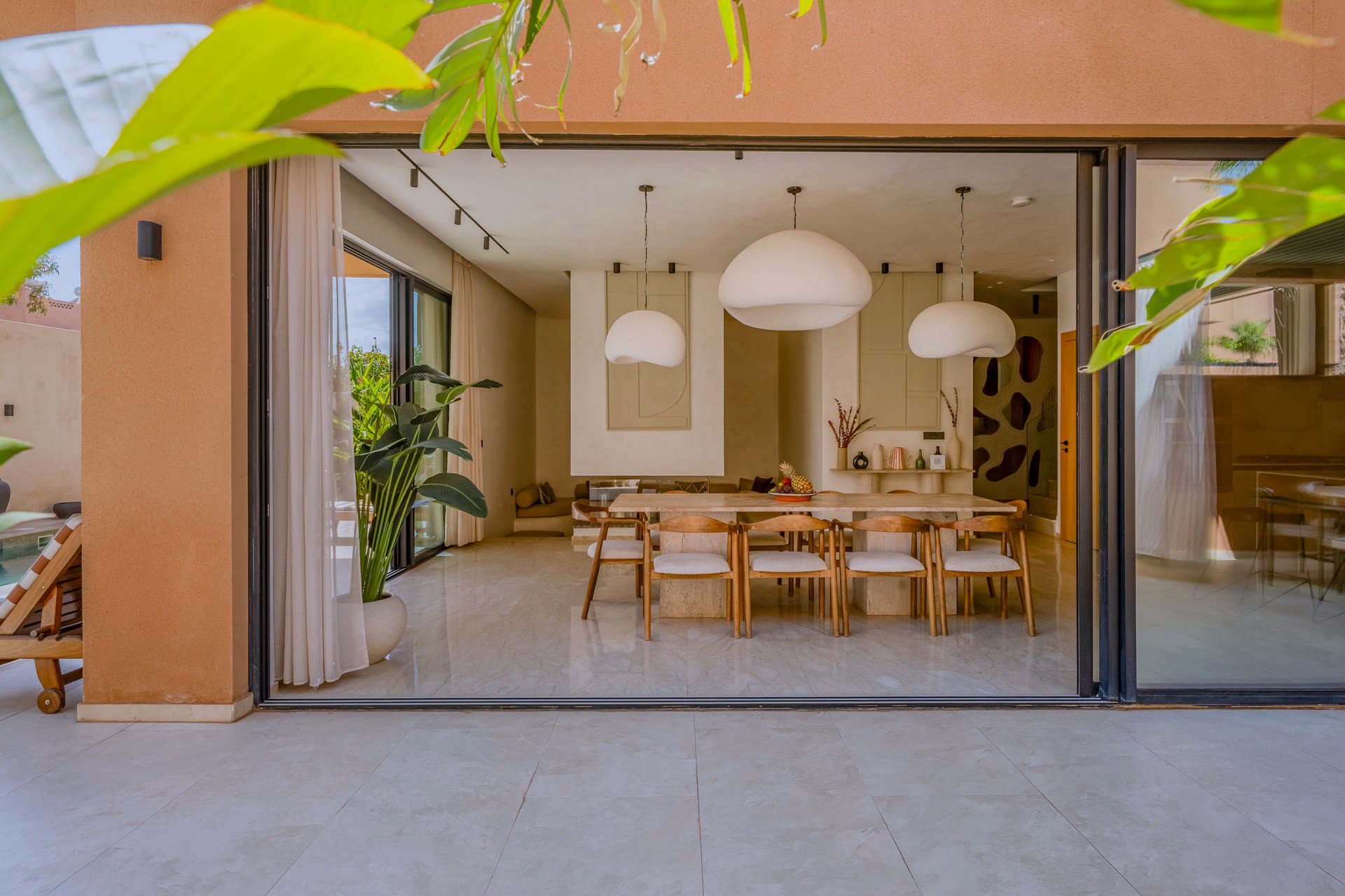 Espace de vie ouvert sur la terrasse — Villa Camélia