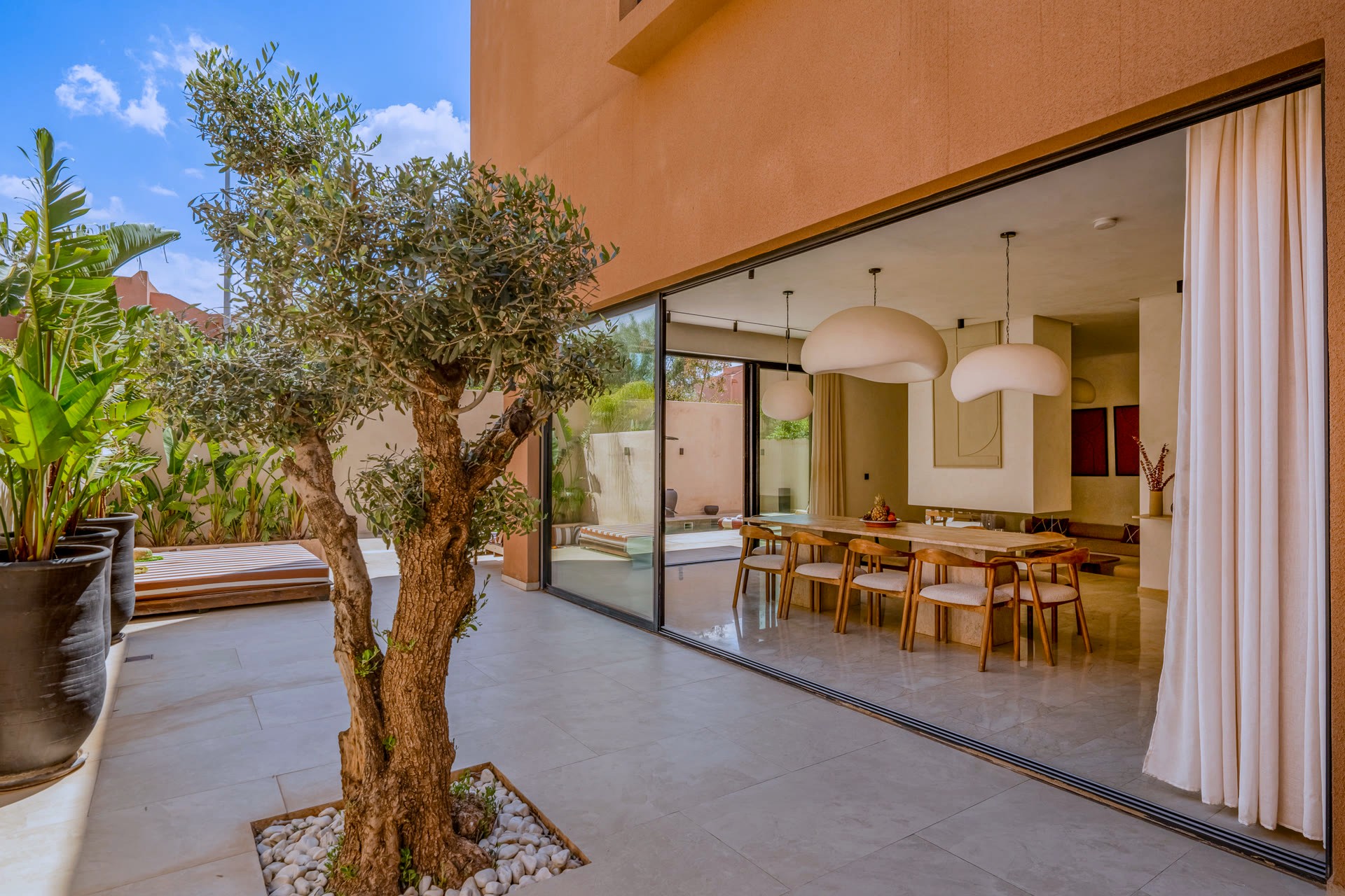 Patio et olivier, villa luxe Marrakech — Villa Camélia