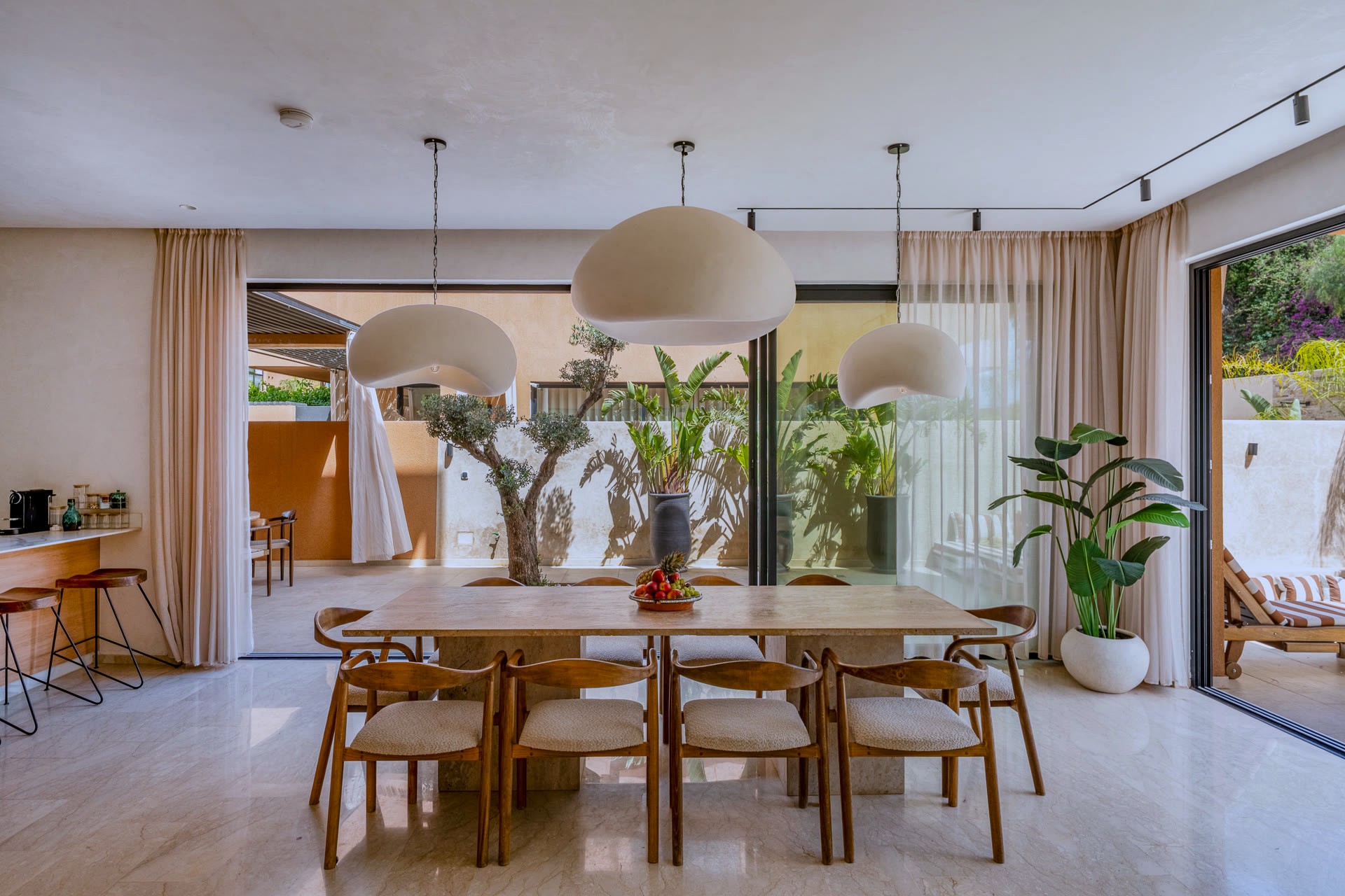 Salle à manger lumineuse, villa Marrakech — Villa Camélia