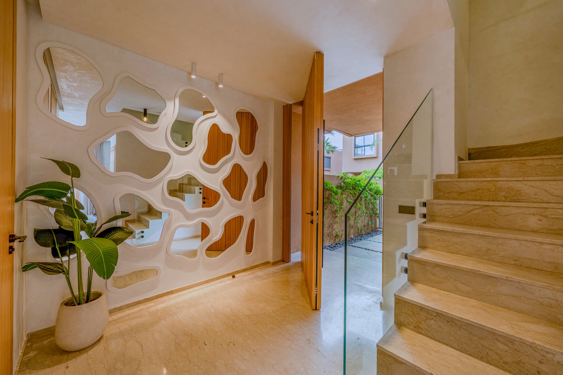 Entrée avec claustra sculptural, villa Marrakech — Villa Camélia