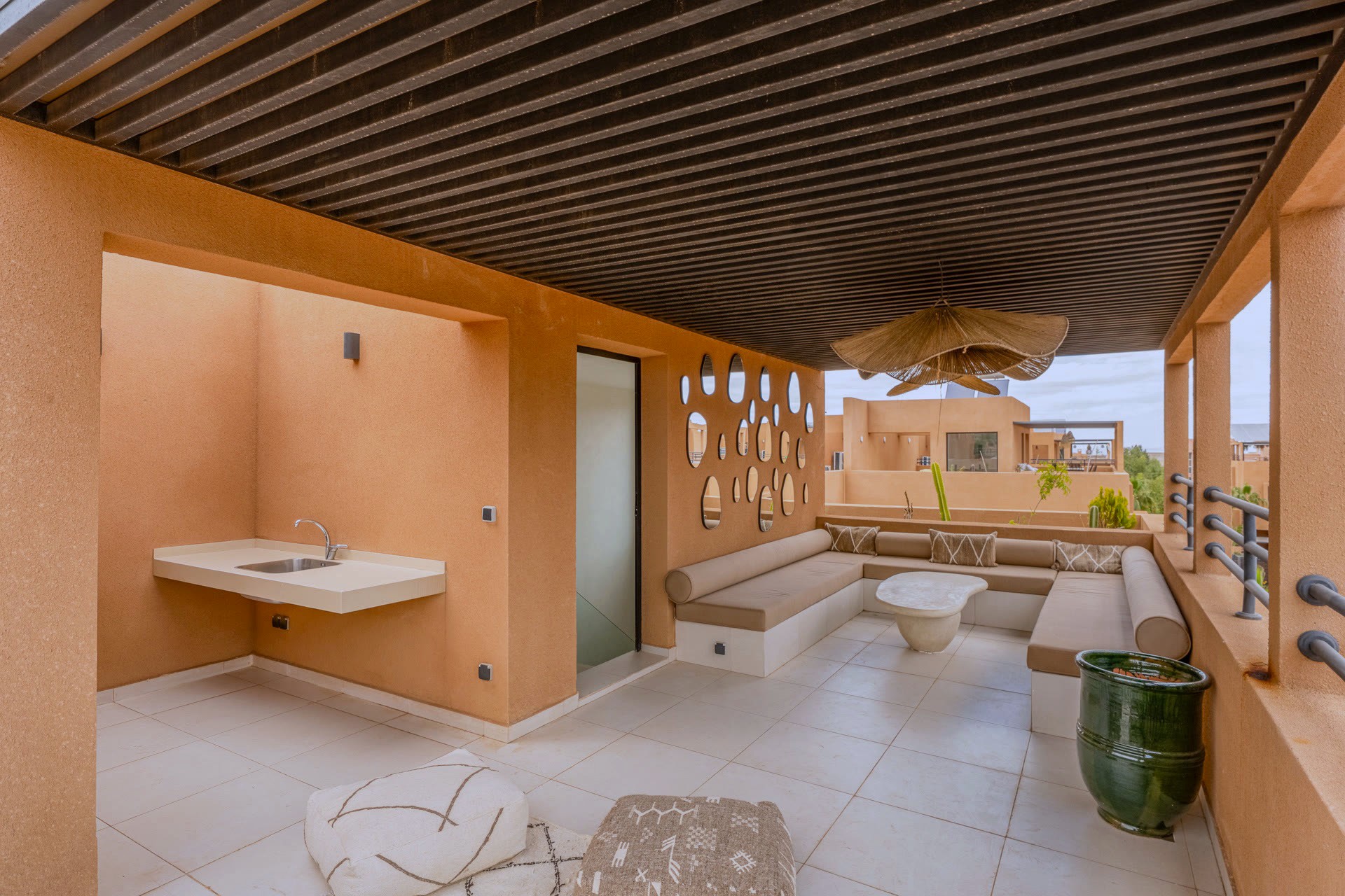 Terrasse rooftop vue Atlas villa Marrakech — Villa Camélia